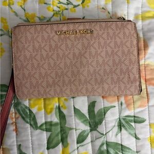 Michael Kors Blush Wristlet